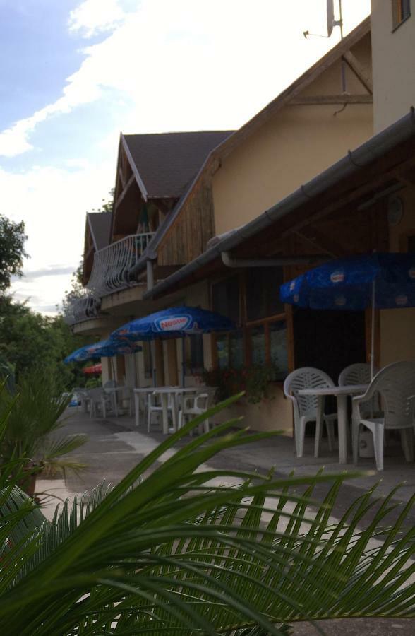 Fasor Vendeghaz Hotel บาลาตอนเซเมช ภายนอก รูปภาพ